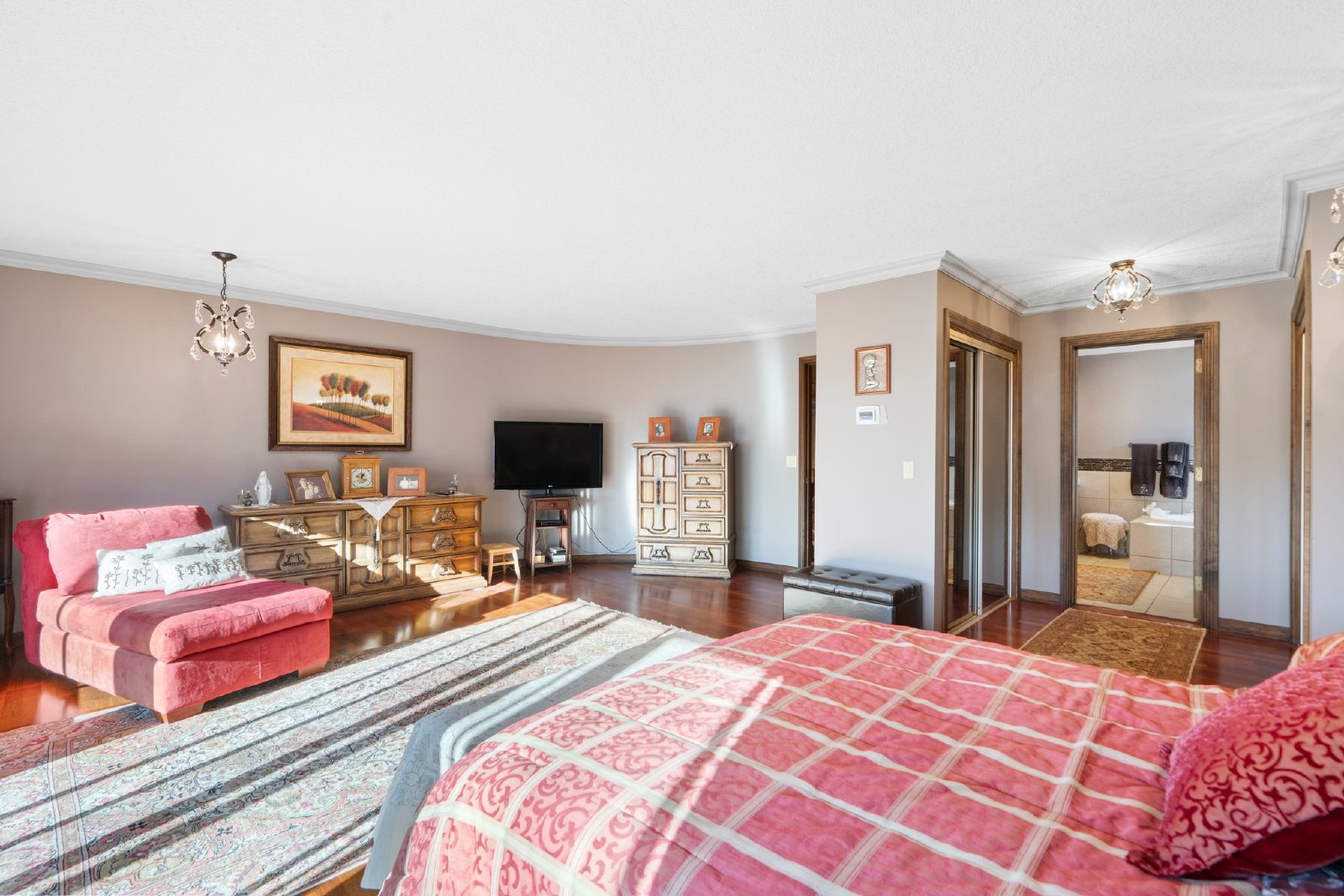 836 Edgemont Rd NW - - property image