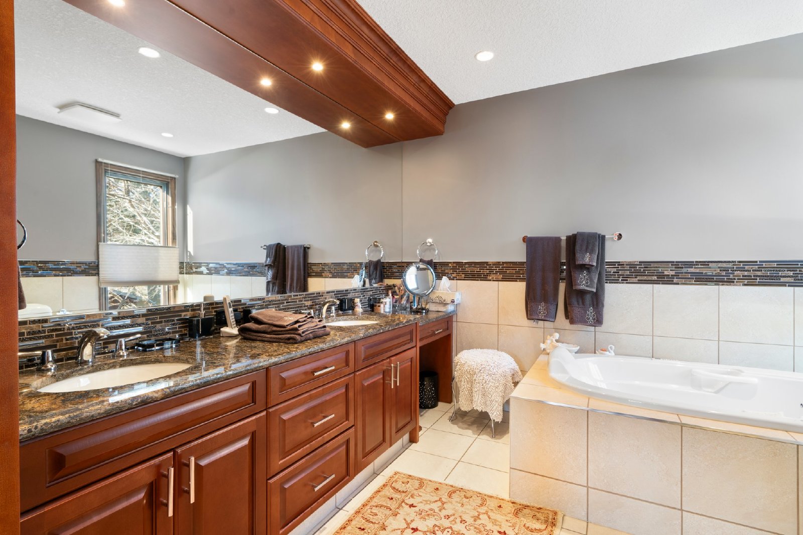 836 Edgemont Rd NW - - property image