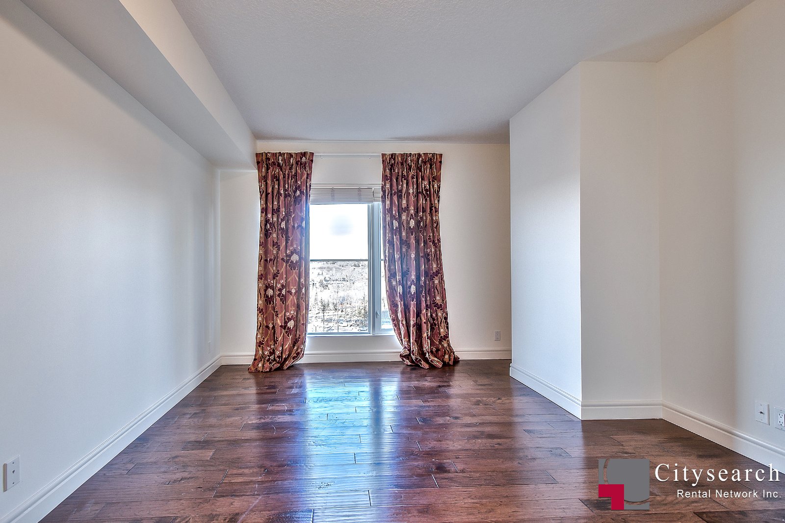 904, 920 5 Ave SW - - property image