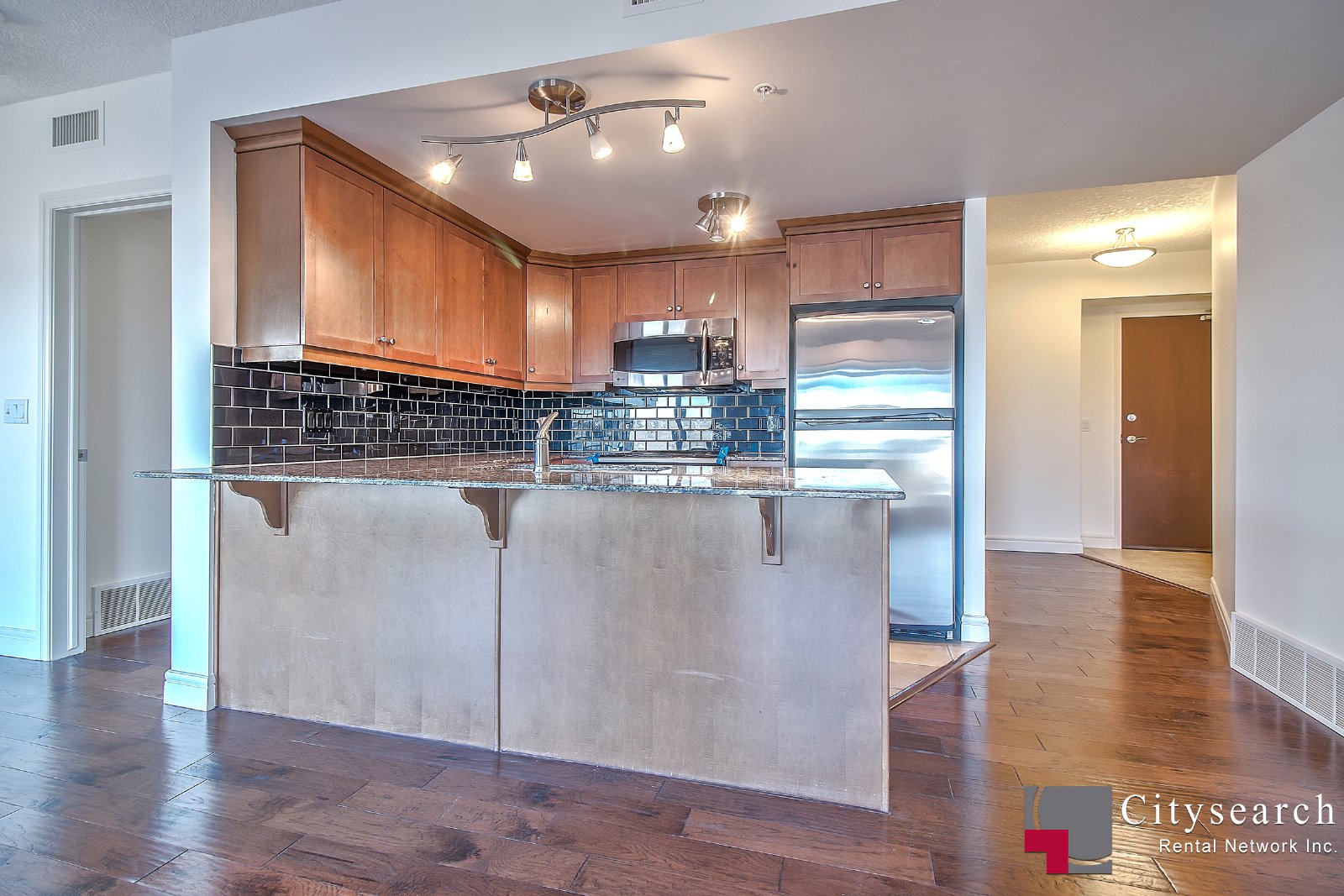 904, 920 5 Ave SW - - property image