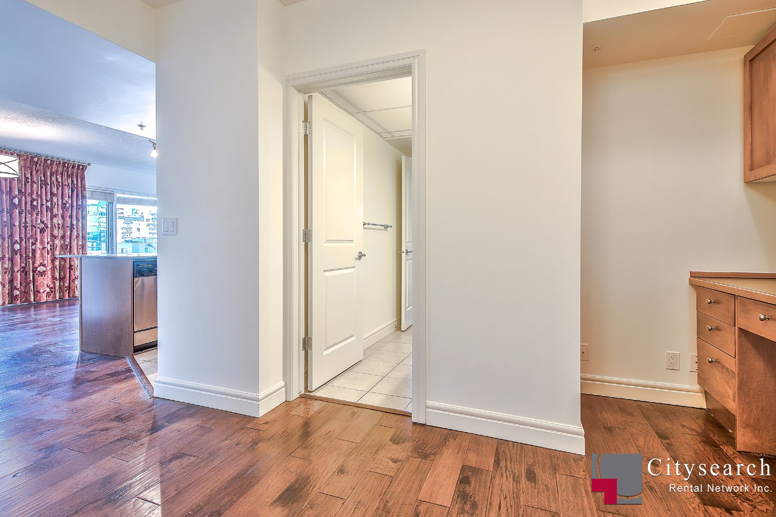 904, 920 5 Ave SW - - property image