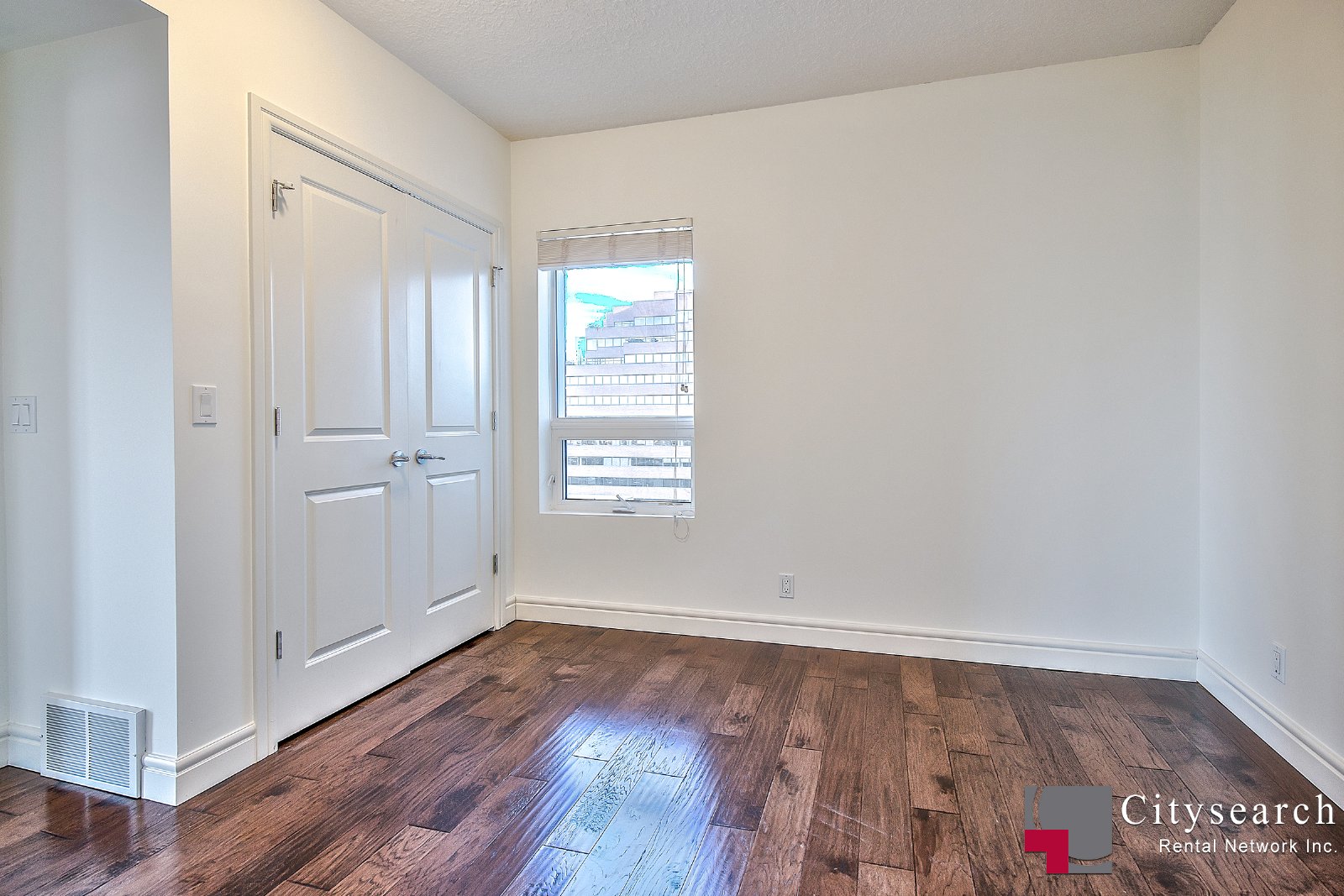 904, 920 5 Ave SW - - property image