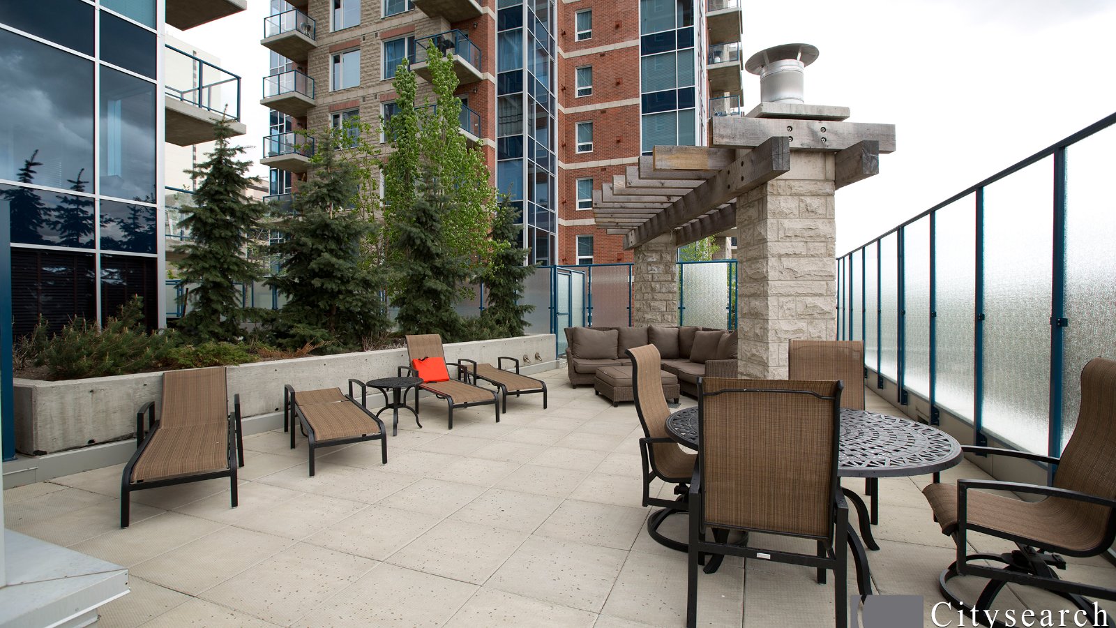 904, 920 5 Ave SW - - property image