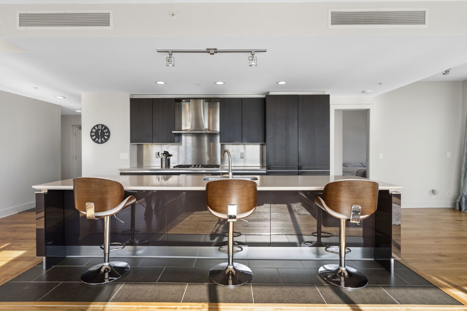 603, 433 - 11 Avenue SE - OTB - - property image