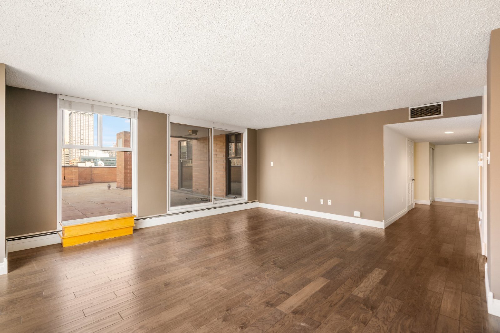 907, 1100 8 Ave SW - 907 property image