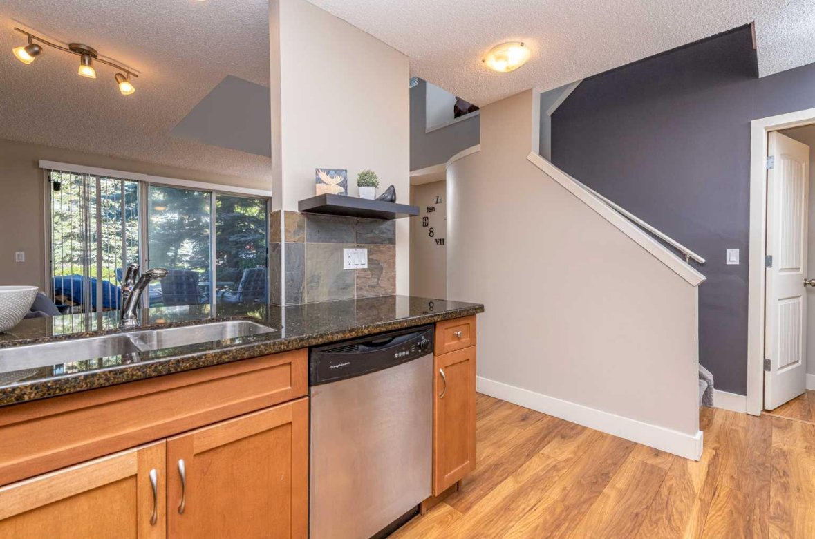 9, 122 Village Heights SW - 1 property image