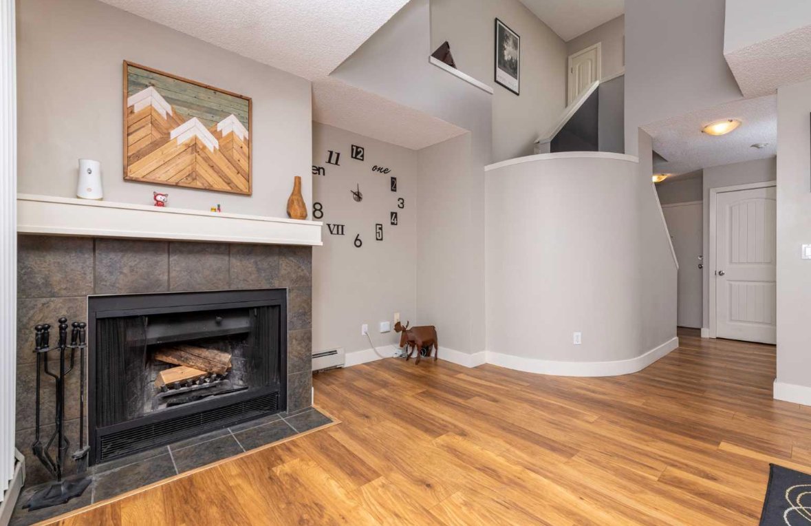 9, 122 Village Heights SW - 1 property image