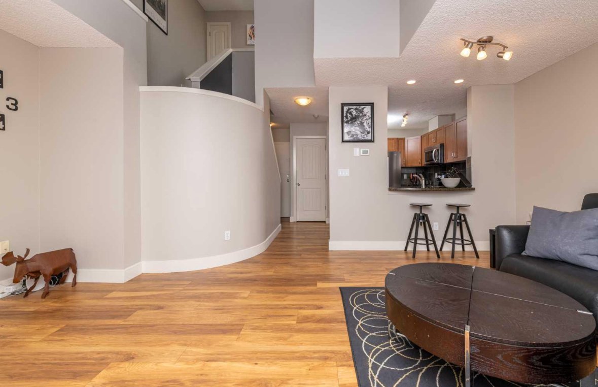 9, 122 Village Heights SW - 1 property image