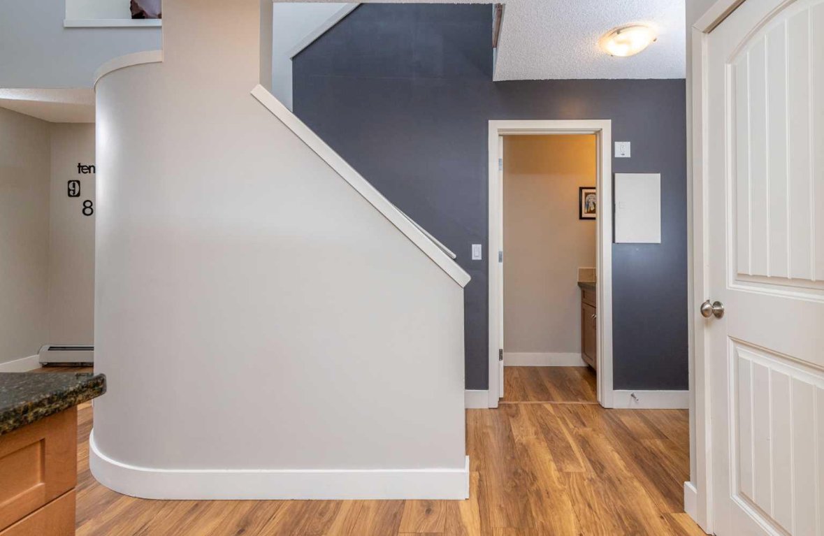 9, 122 Village Heights SW - 1 property image