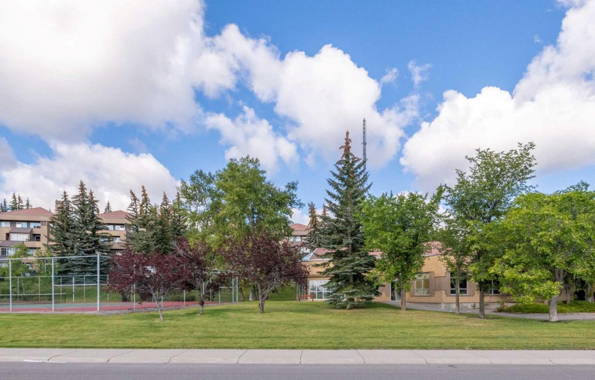 9, 122 Village Heights SW - 1 property image