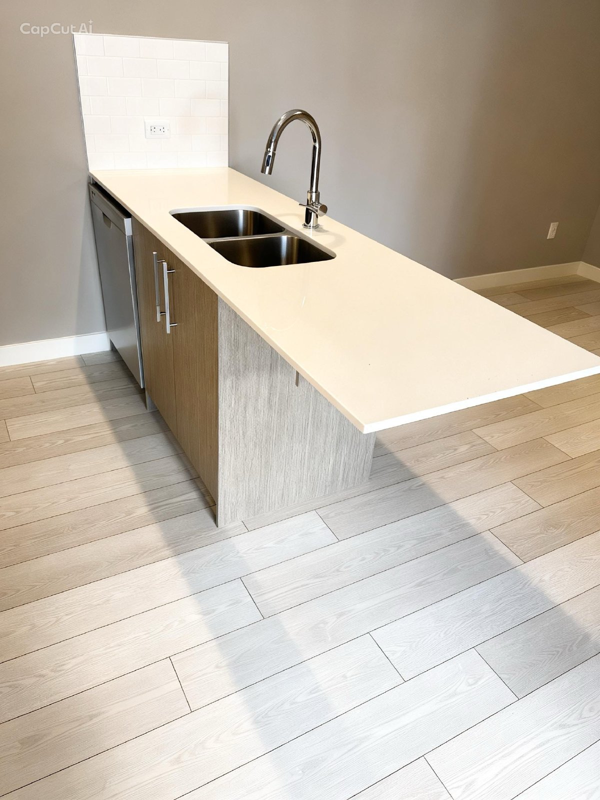 616, 310 15 Avenue SW - 1 property image