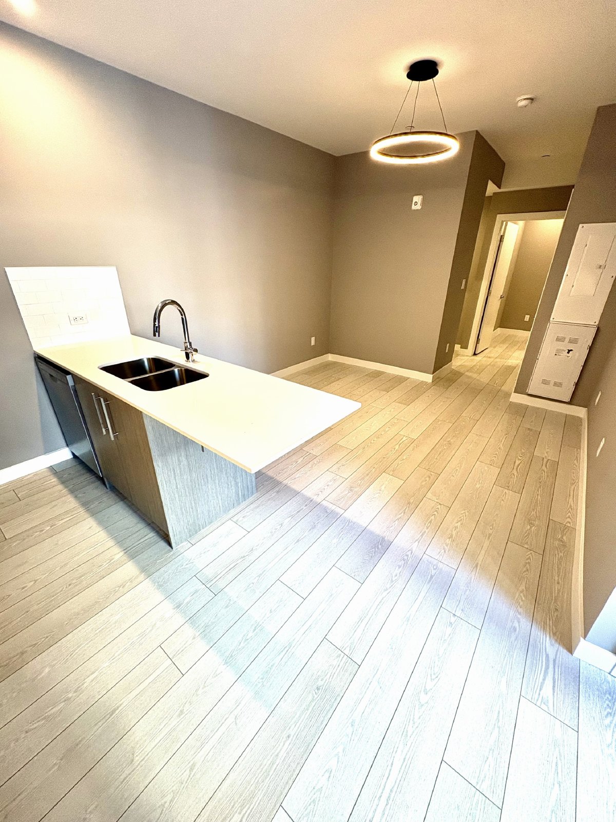 616, 310 15 Avenue SW - 1 property image