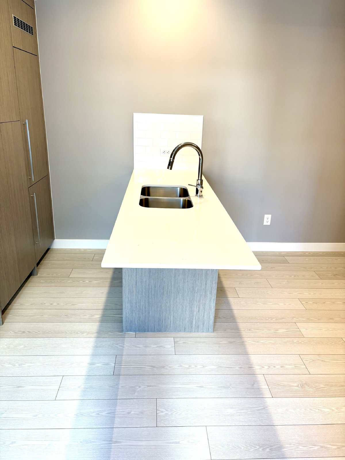 616, 310 15 Avenue SW - 1 property image