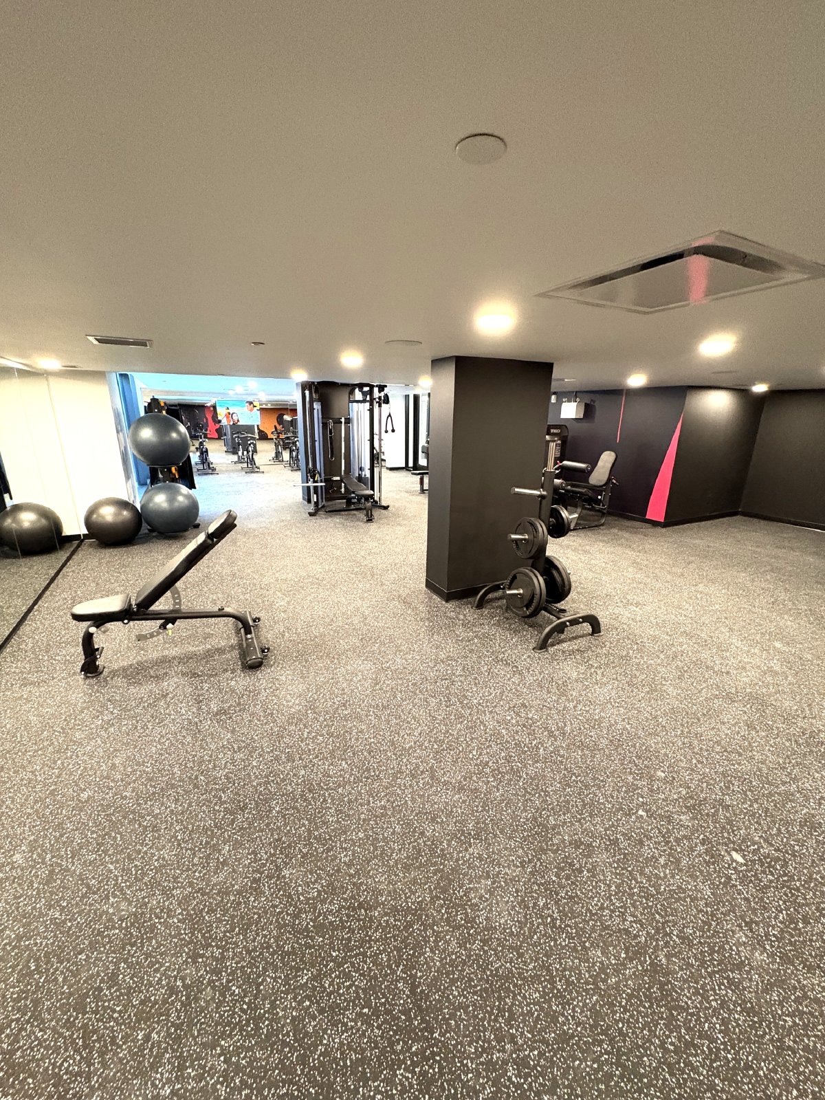 616, 310 15 Avenue SW - 1 property image