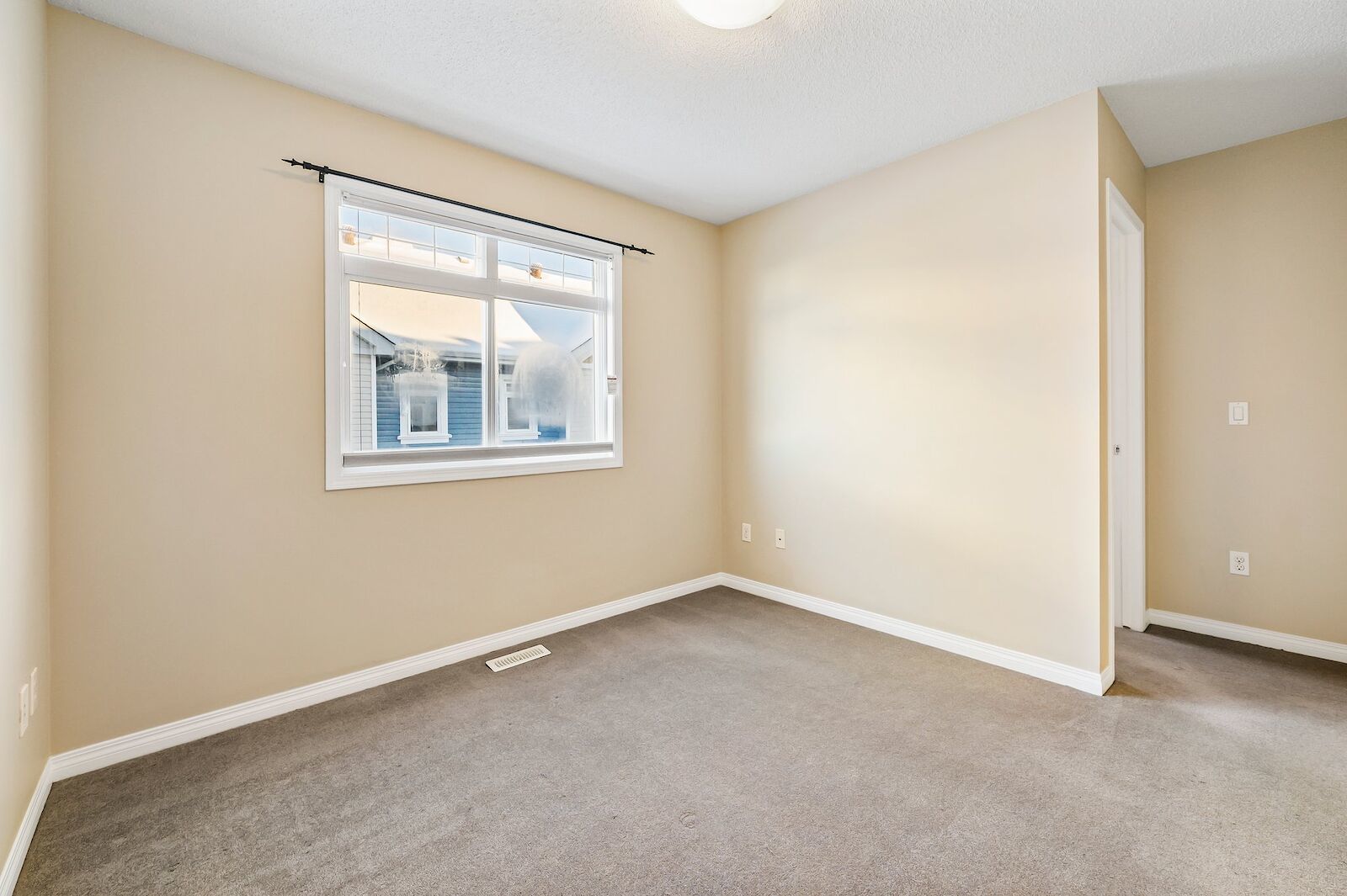 43, 1804 70 St SW - - property image