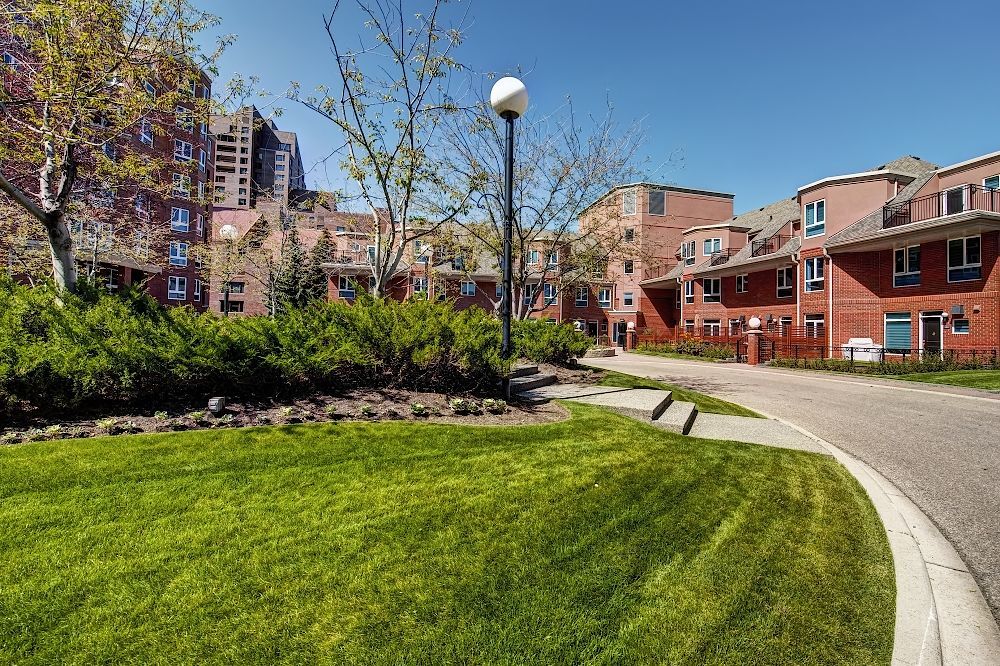 4203, 400 Eau Claire Ave SW - - property image