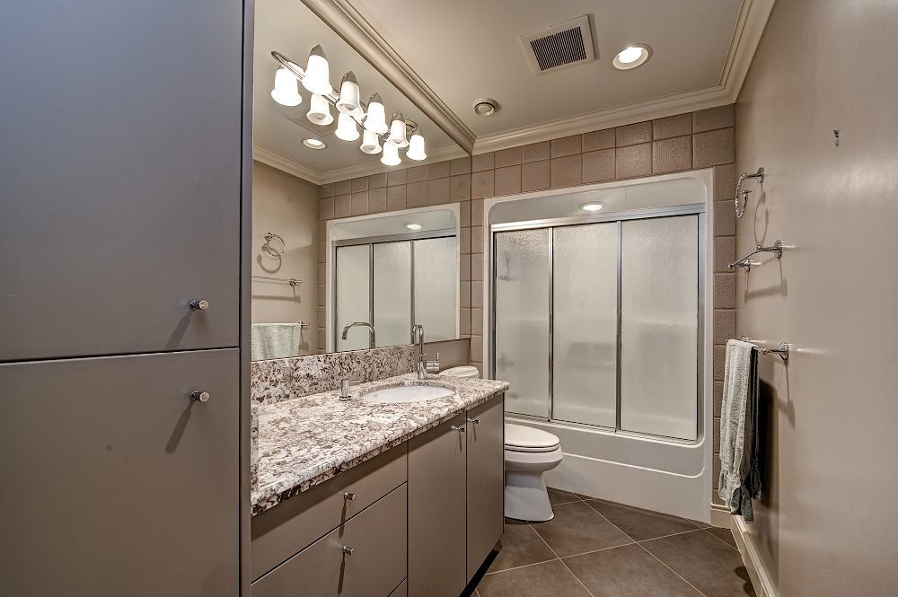 4203, 400 Eau Claire Ave SW - - property image