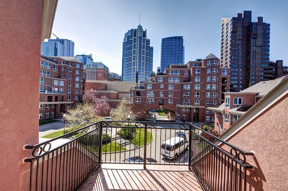 4203, 400 Eau Claire Ave SW - - property image