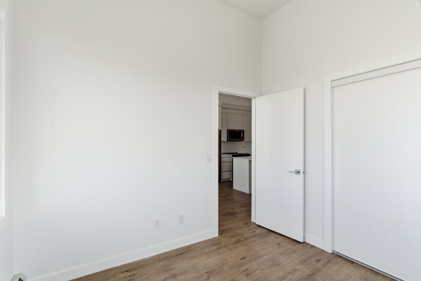1516, 395 Skyview Parkway NE - 1 property image