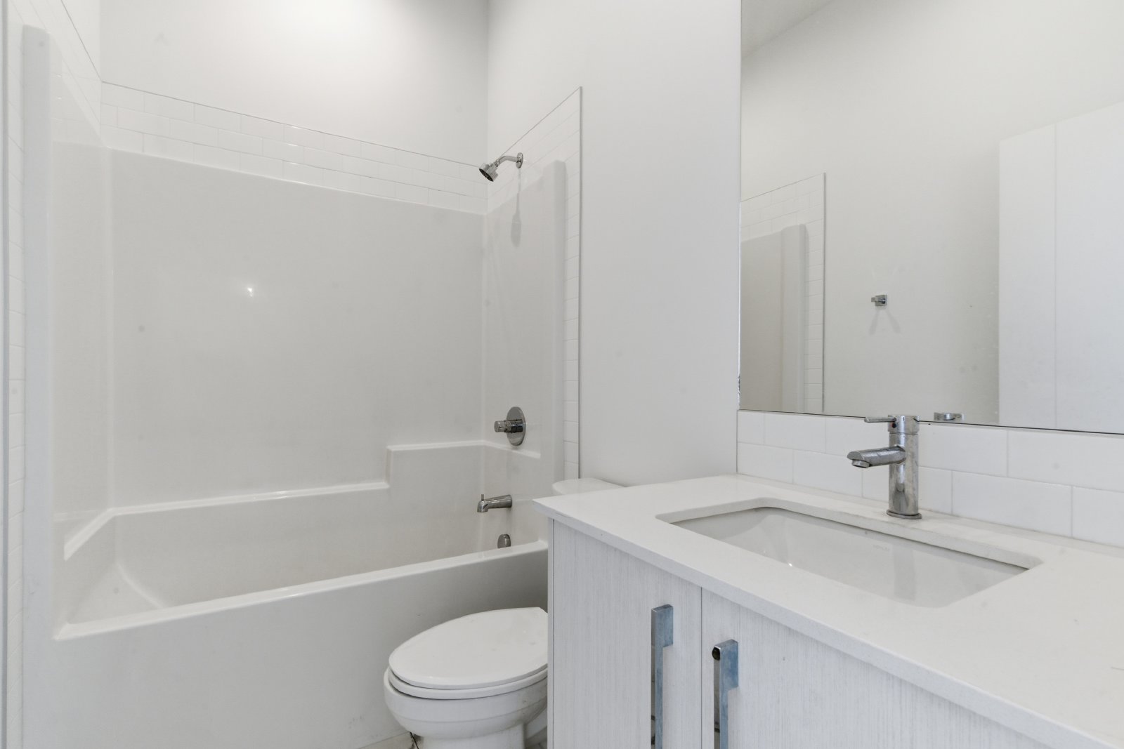 1516, 395 Skyview Parkway NE - 1 property image