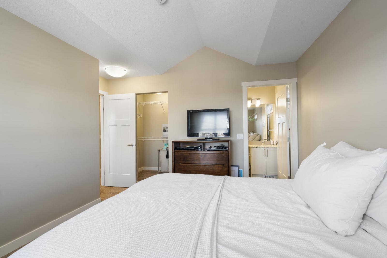 901 Evanston Manor NW - - property image