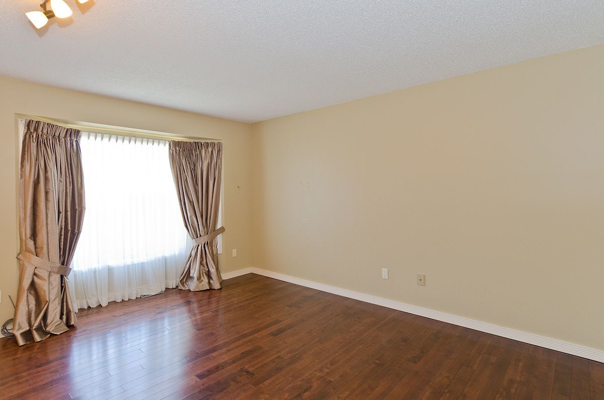 740 Coach Bluff Crescent SW - - property image