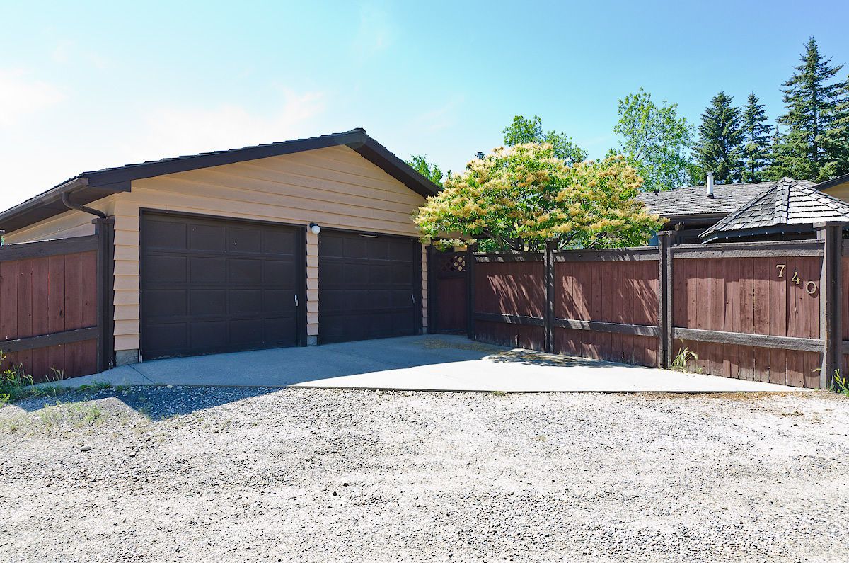 740 Coach Bluff Crescent SW - - property image