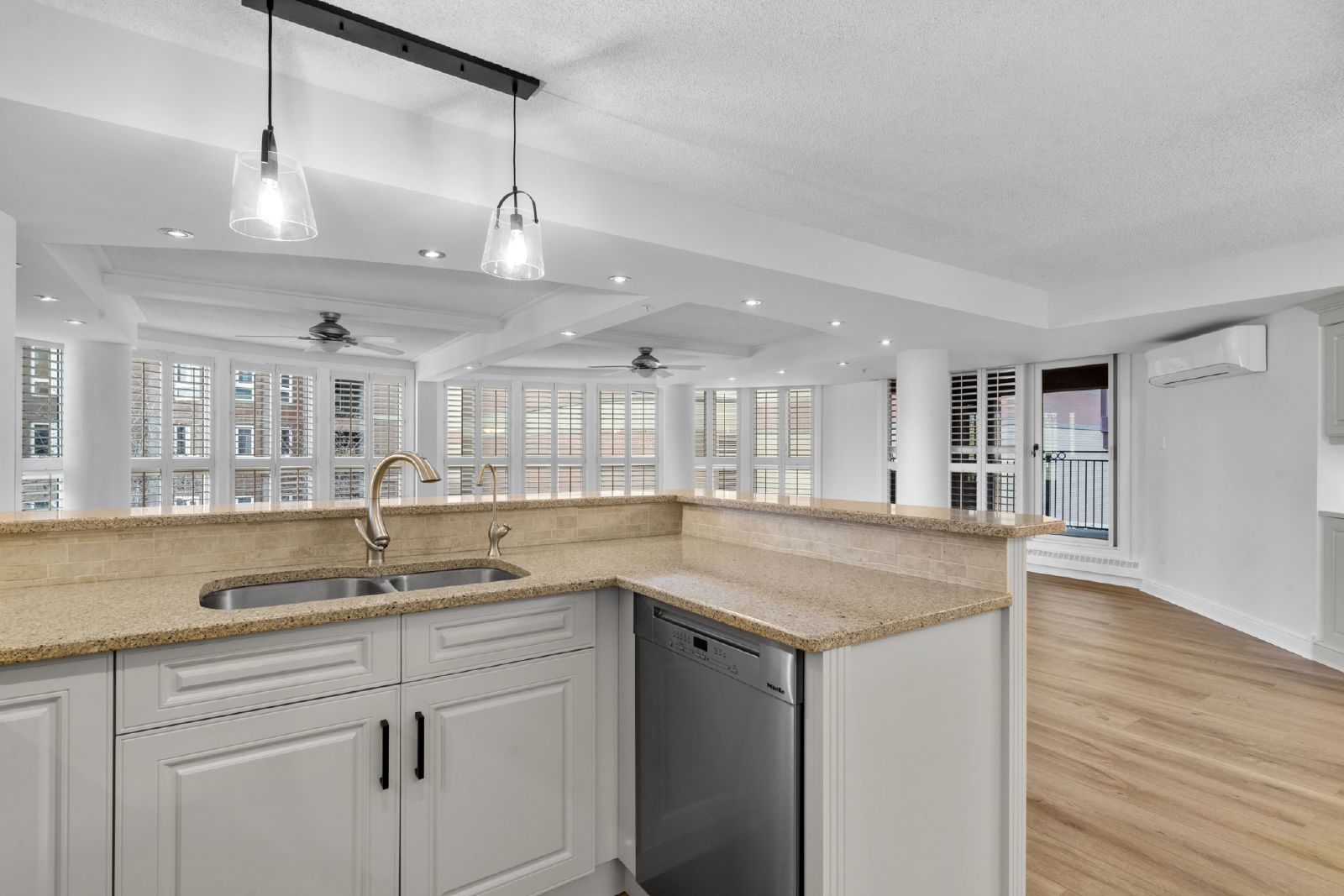 PRINCE'S ISLAND ESTATES - THREE BEDROOM EXECUTIVE FULLY RENOVATED SUIT property image