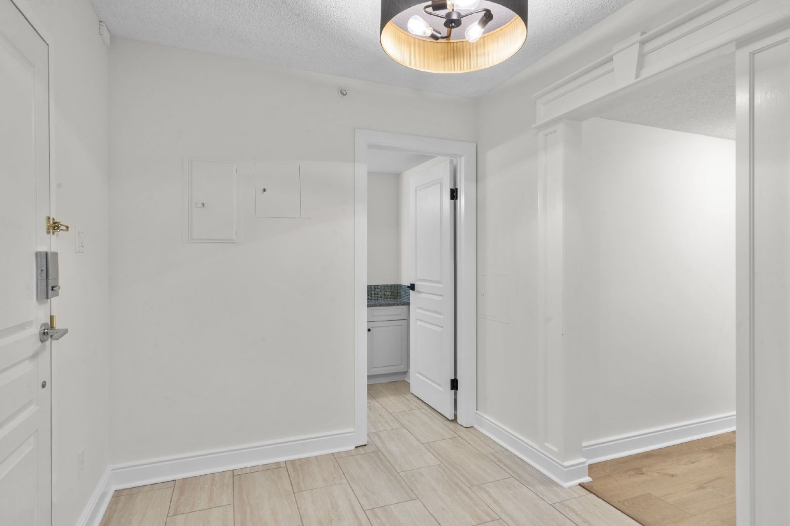 PRINCE'S ISLAND ESTATES - THREE BEDROOM EXECUTIVE FULLY RENOVATED SUIT property image