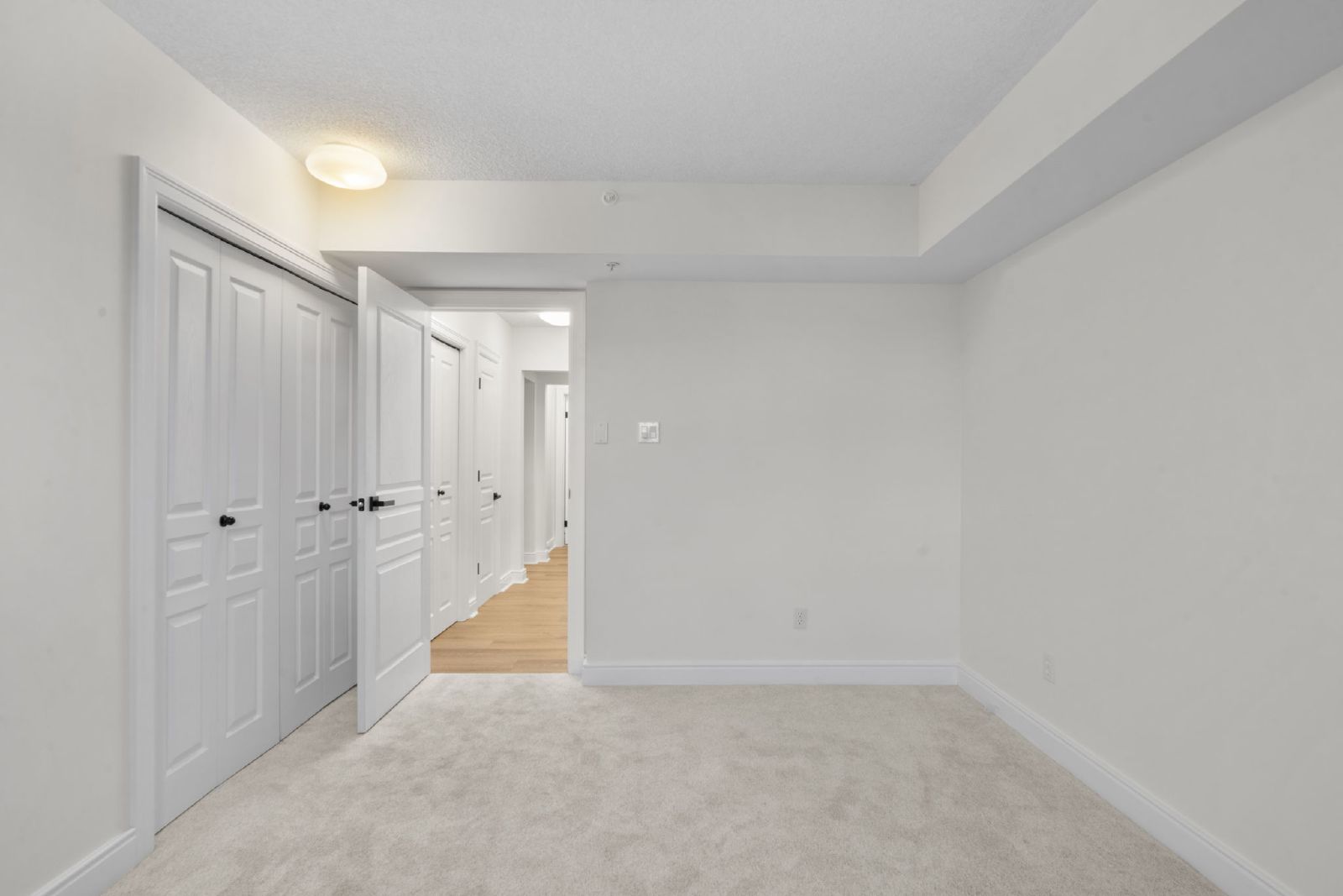 PRINCE'S ISLAND ESTATES - THREE BEDROOM EXECUTIVE FULLY RENOVATED SUIT property image