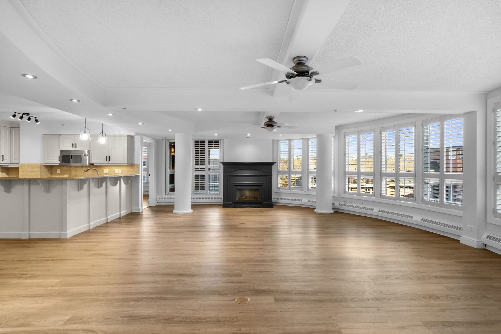 PRINCE'S ISLAND ESTATES - THREE BEDROOM EXECUTIVE FULLY RENOVATED SUIT property image