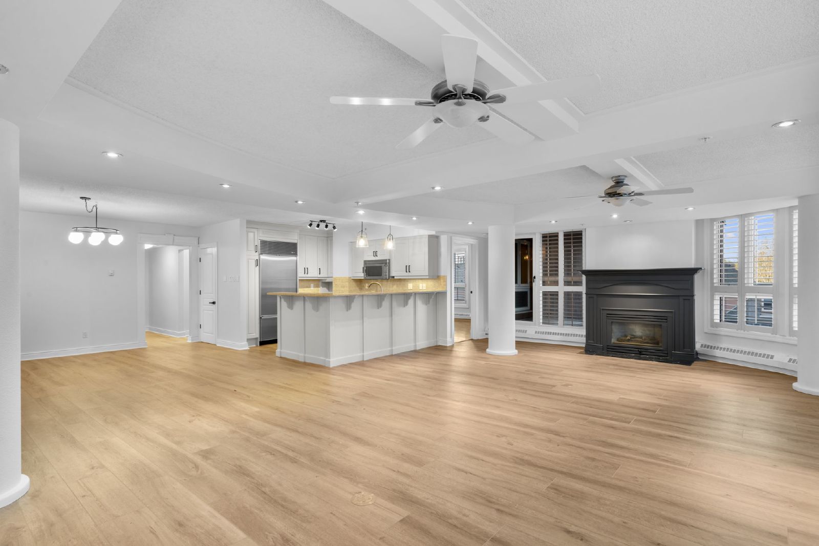 PRINCE'S ISLAND ESTATES - THREE BEDROOM EXECUTIVE FULLY RENOVATED SUIT property image