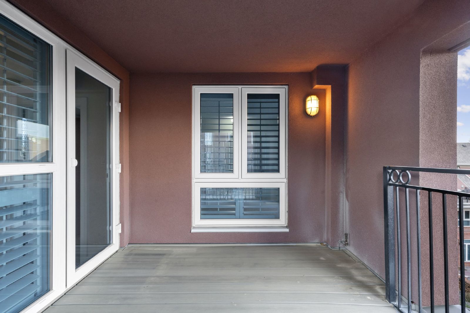 PRINCE'S ISLAND ESTATES - THREE BEDROOM EXECUTIVE FULLY RENOVATED SUIT property image