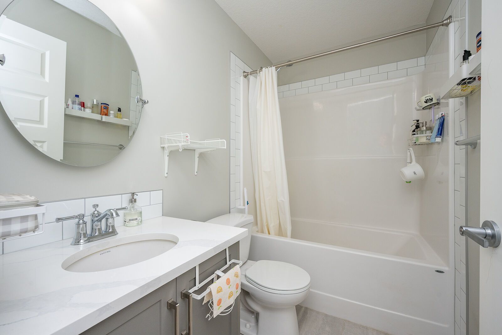 SETON - Bright & Modern 1-Bedroom + Den Townhouse property image