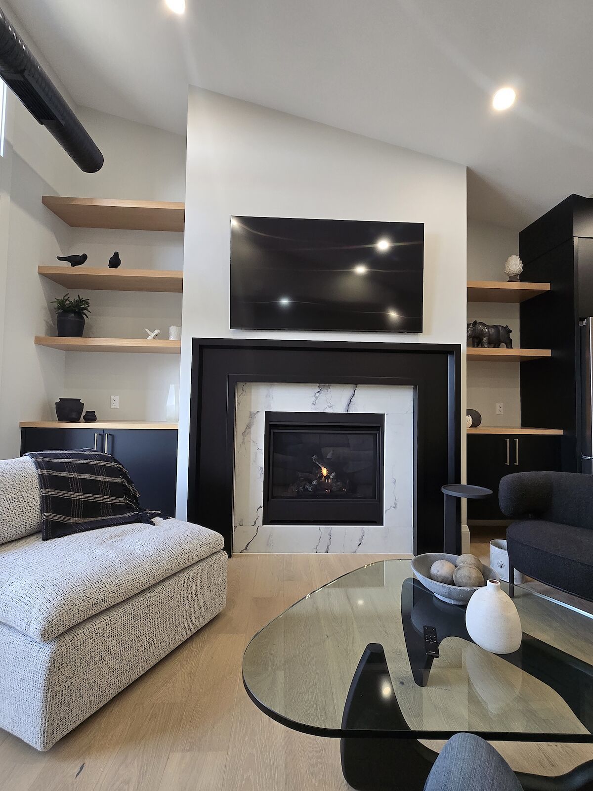 KILLARNEY - FURNISHED LUXURY BOUTIQUE TOWNHOUSE, 2 BEDROOM, 2 BATH property image