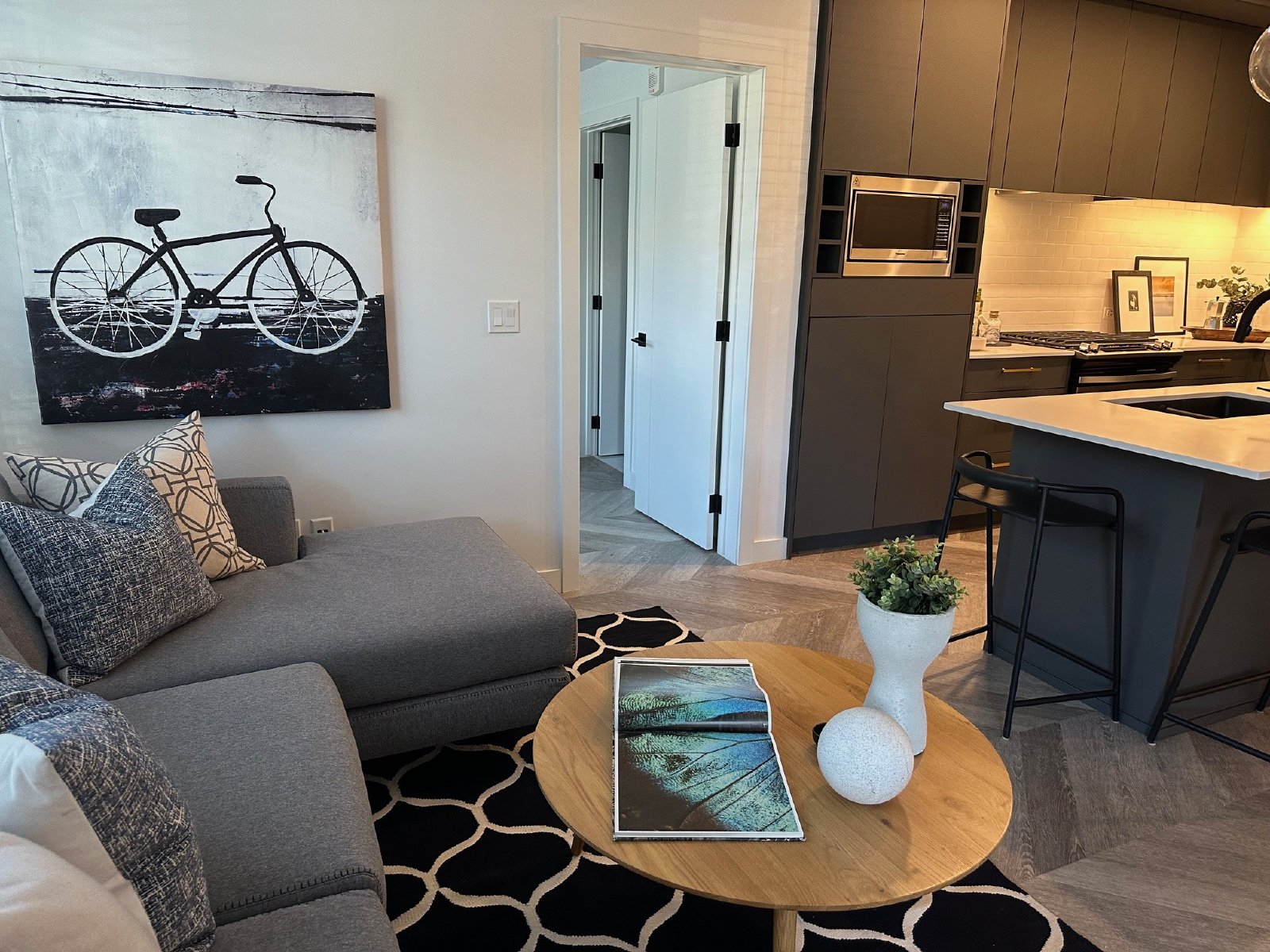 UNIVERSITY DISTRICT - MAIN FLOOR - TWO BEDROOM,TWO BATH property image