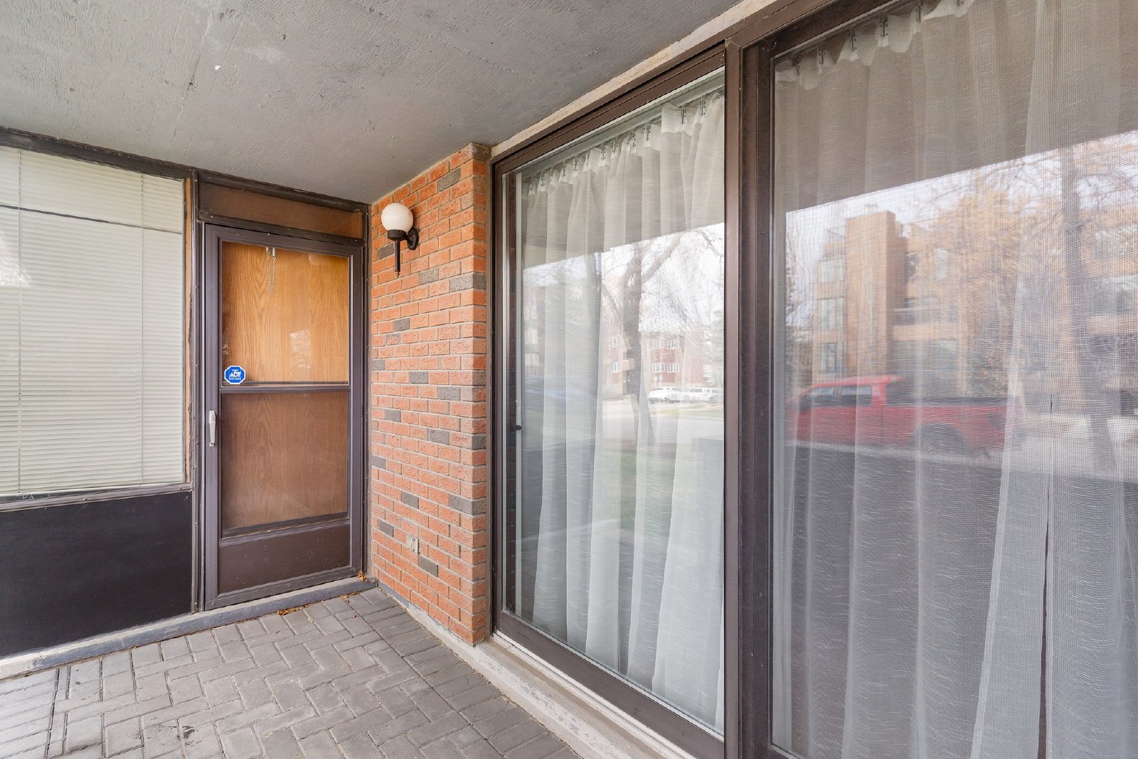 CRESCENT HEIGHTS - One Bed - Main Floor- Underground parking included property image