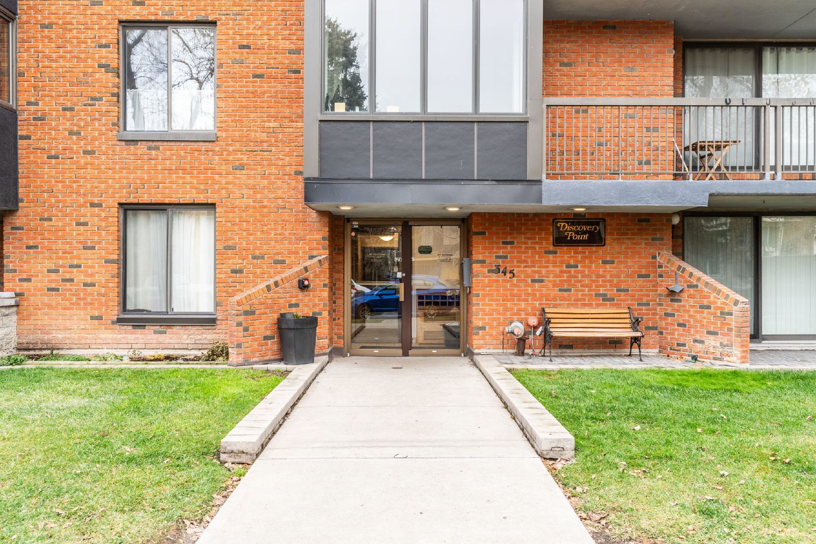 CRESCENT HEIGHTS - One Bed - Main Floor- Underground parking included property image