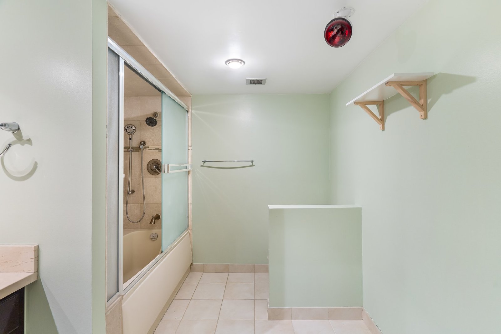 CRESCENT HEIGHTS - One Bed - Main Floor- Underground parking included property image