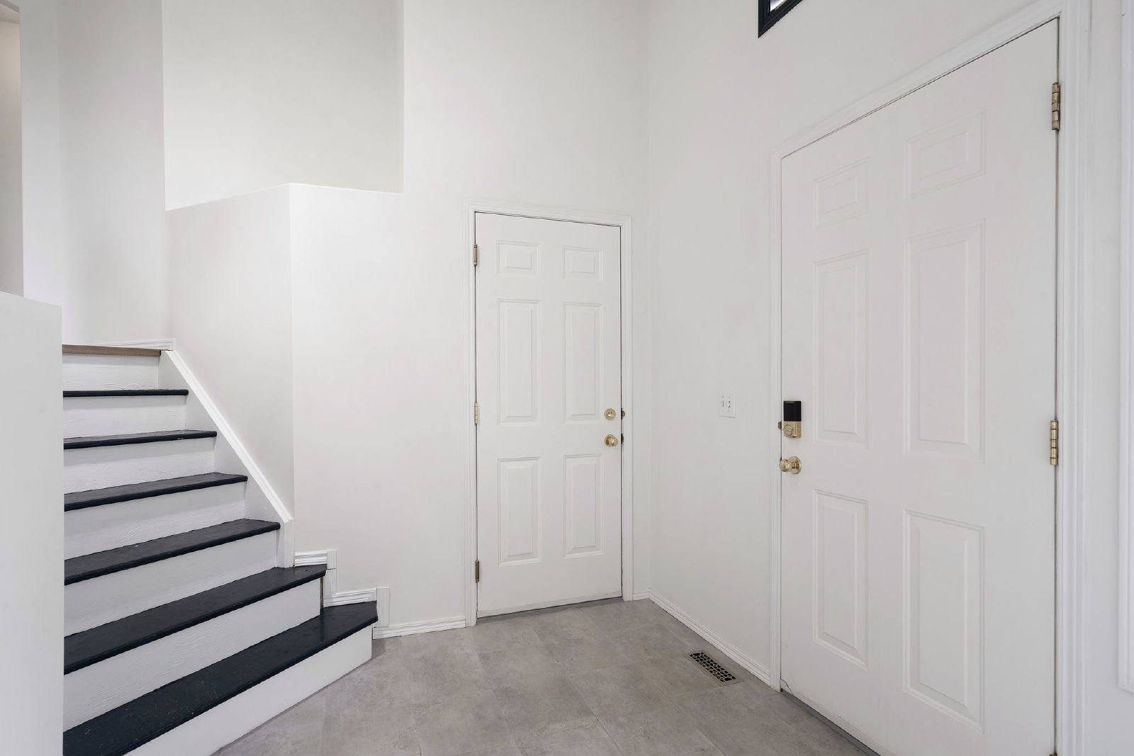 PANORAMA HILLS -HOUSE WITH 3 BEDROOMS AND GARAGE - BASEMENT AVAILABLE property image