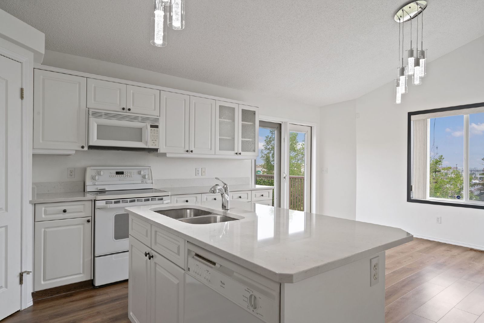 PANORAMA HILLS -HOUSE WITH 3 BEDROOMS AND GARAGE - BASEMENT AVAILABLE property image