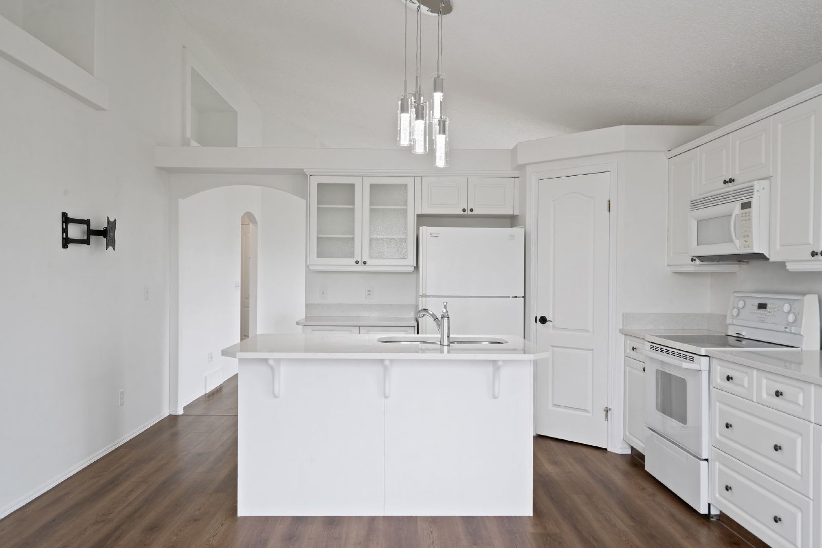 PANORAMA HILLS -HOUSE WITH 3 BEDROOMS AND GARAGE - BASEMENT AVAILABLE property image