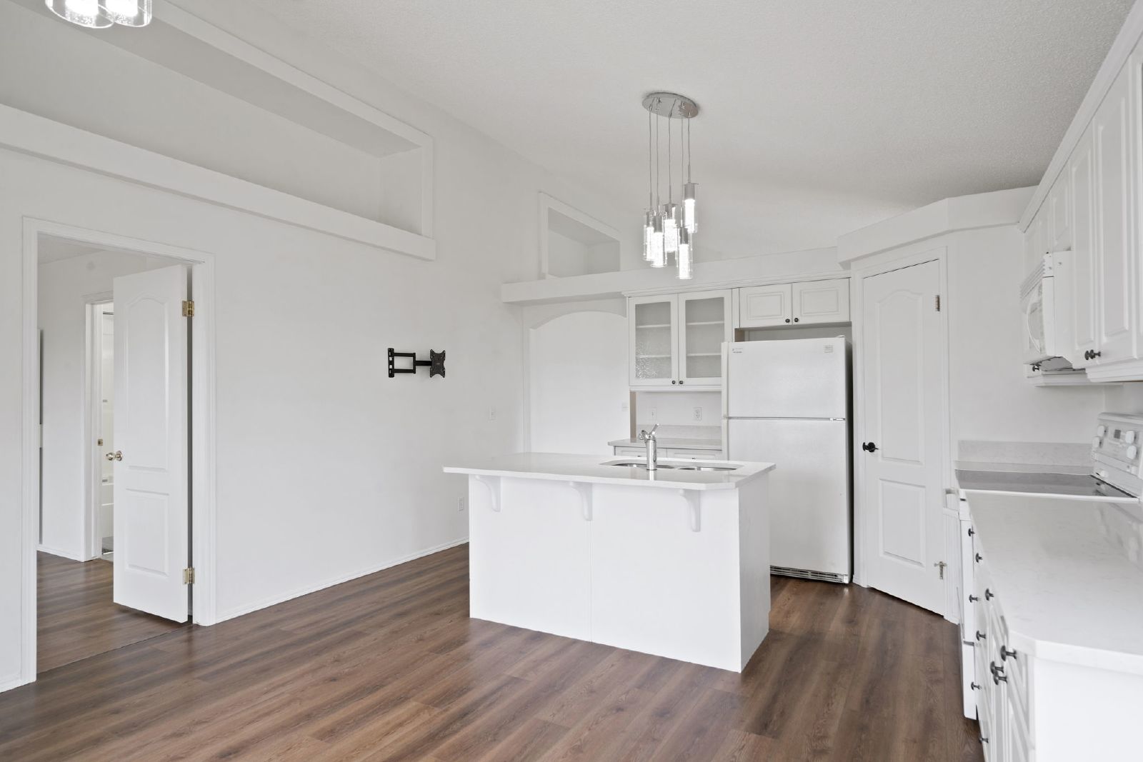 PANORAMA HILLS -HOUSE WITH 3 BEDROOMS AND GARAGE - BASEMENT AVAILABLE property image