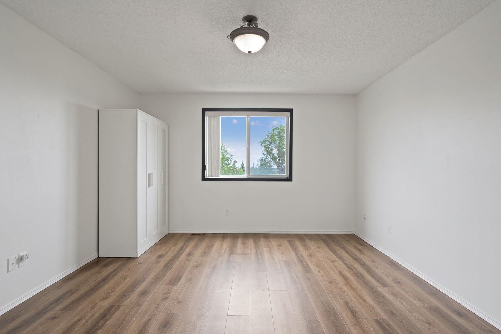 PANORAMA HILLS -HOUSE WITH 3 BEDROOMS AND GARAGE - BASEMENT AVAILABLE property image