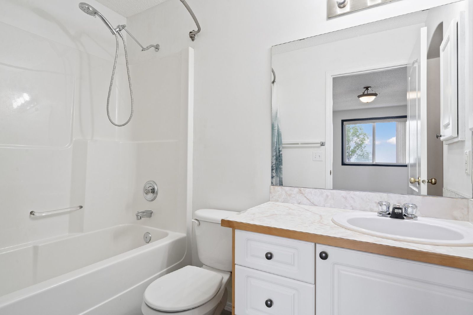 PANORAMA HILLS -HOUSE WITH 3 BEDROOMS AND GARAGE - BASEMENT AVAILABLE property image