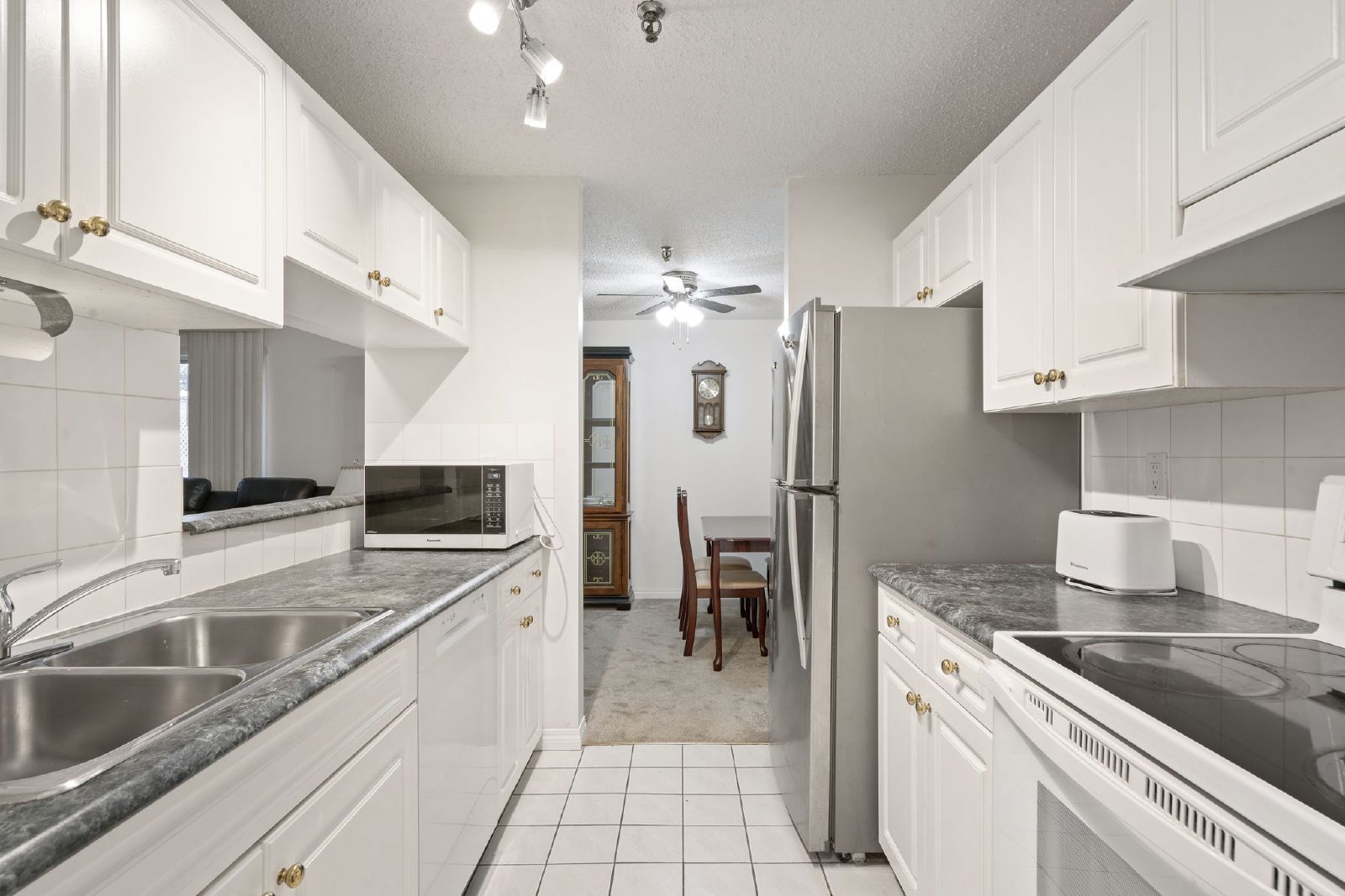 SUNALTA - FURNISHED TWO BEDROOM - IMMEDIATE POSSESSION property image