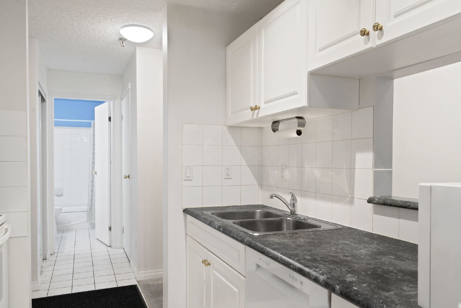 SUNALTA - FURNISHED TWO BEDROOM - IMMEDIATE POSSESSION property image