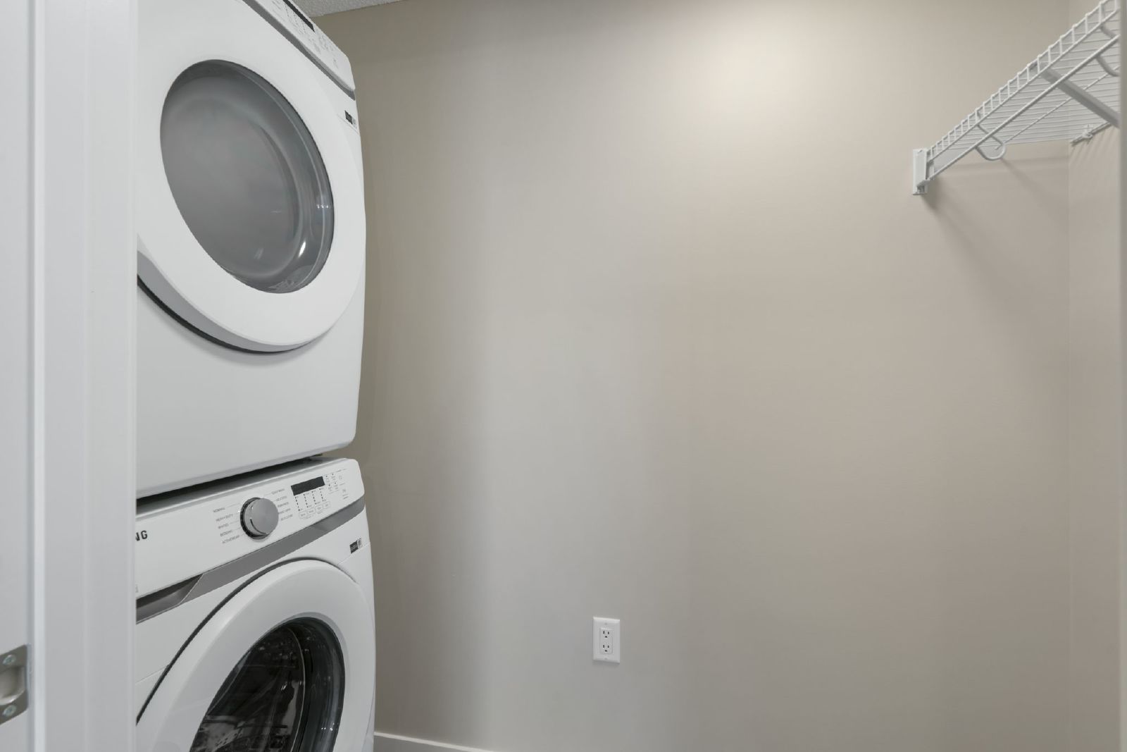 114, 40 Carrington Plaza NW - 114 property image