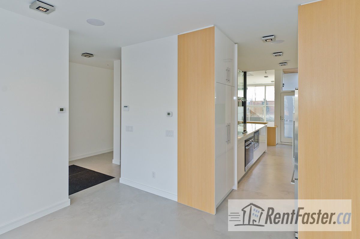 2107 27 Ave SW - - property image