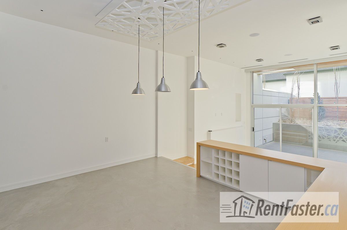 2107 27 Ave SW - - property image